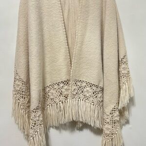 Alpaca Wool Handmade in Puru Cream Cape with Crocheted Flowers and Fringe